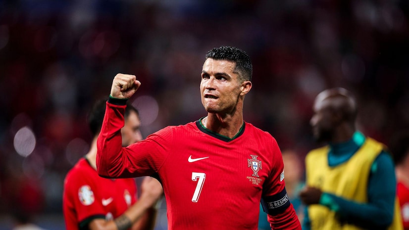 周琦在场上 周琦在场上